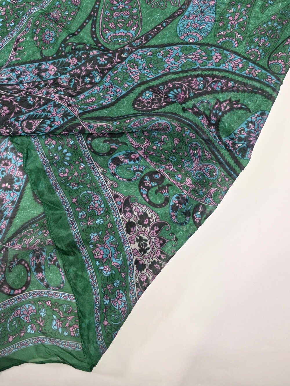 Free People So Silk Printed Bandana Scarf Dark Green Paisley 100% Silk NWT - Picture 6 of 6
